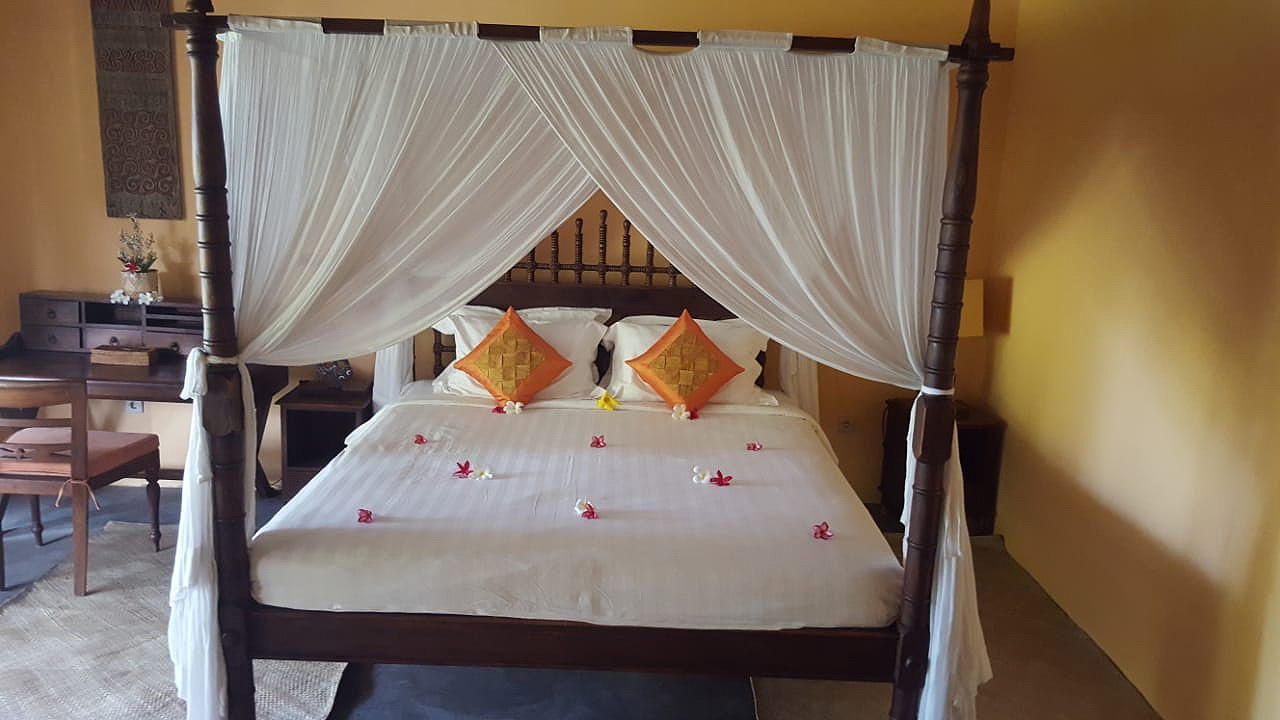 Grosszügiges Bungalow mit Terrasse umgeben von einem tropischen Garten Flores Maumere alternative to Hotel